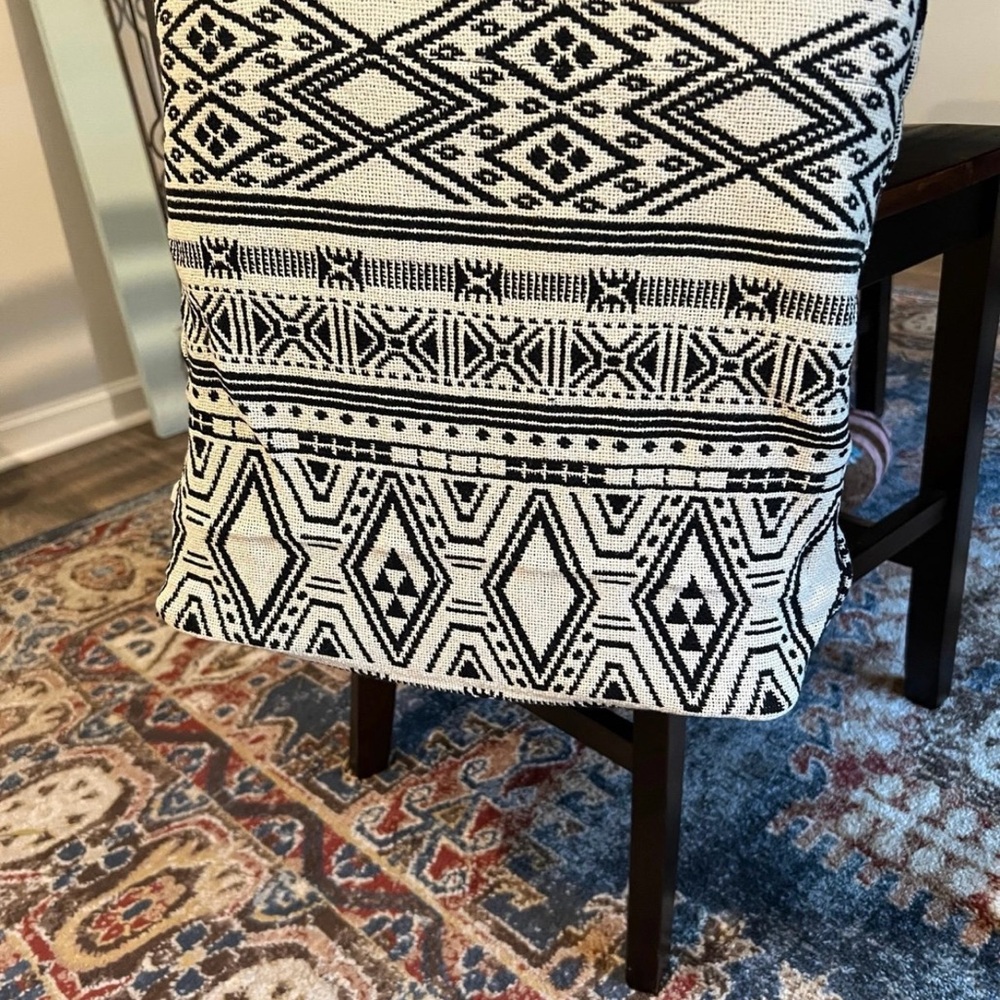 Thirty One Reversible Tote in Rio Weave! BNIP!! - Picture 10 of 12